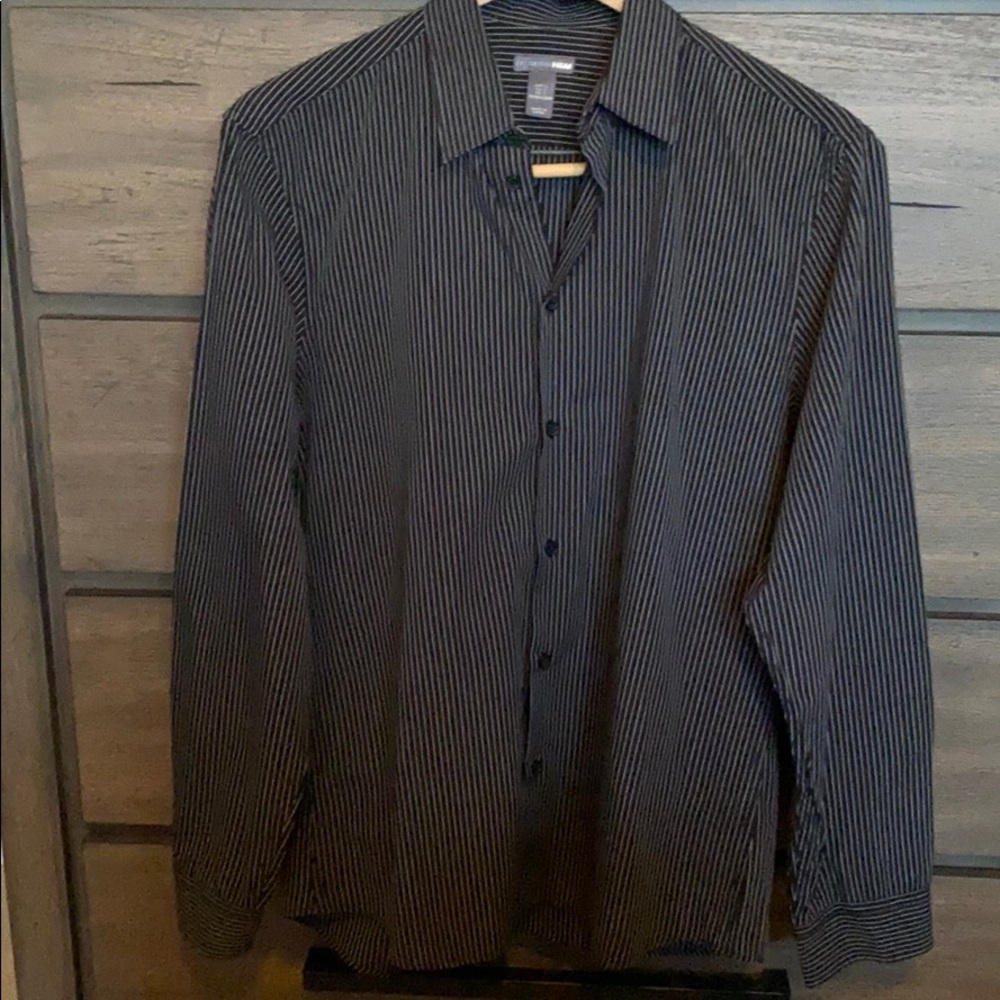 H&M Men’s Button Down Black& White stripe Sz Large
